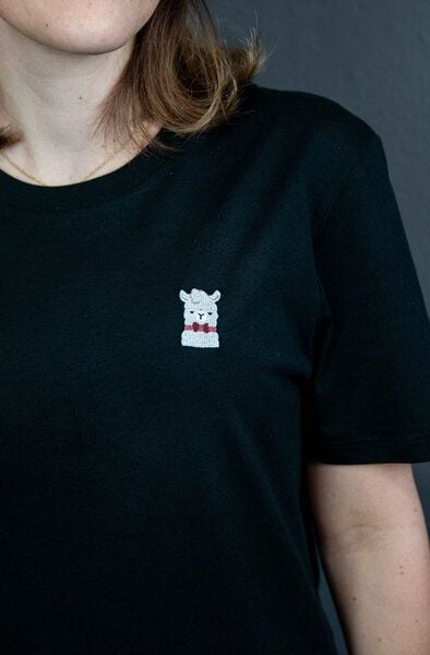 sticknic T-Shirt mit Lama Motiv gestickt - Minimalistische Stickerei - Auch als Geschenk von sticknic