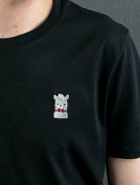 sticknic T-Shirt mit Lama Motiv gestickt - Minimalistische Stickerei- Auch als Geschenk von sticknic