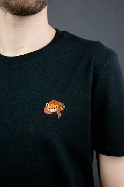 sticknic T-Shirt mit Rotem Panda Motiv gestickt - Minimalistische Stickerei - Auch als Geschenk von sticknic