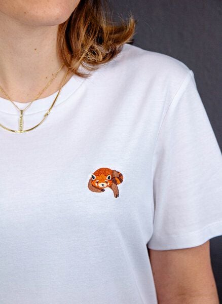 sticknic T-Shirt mit Rotem Panda Motiv gestickt - Minimalistische Stickerei - Auch als Geschenk von sticknic