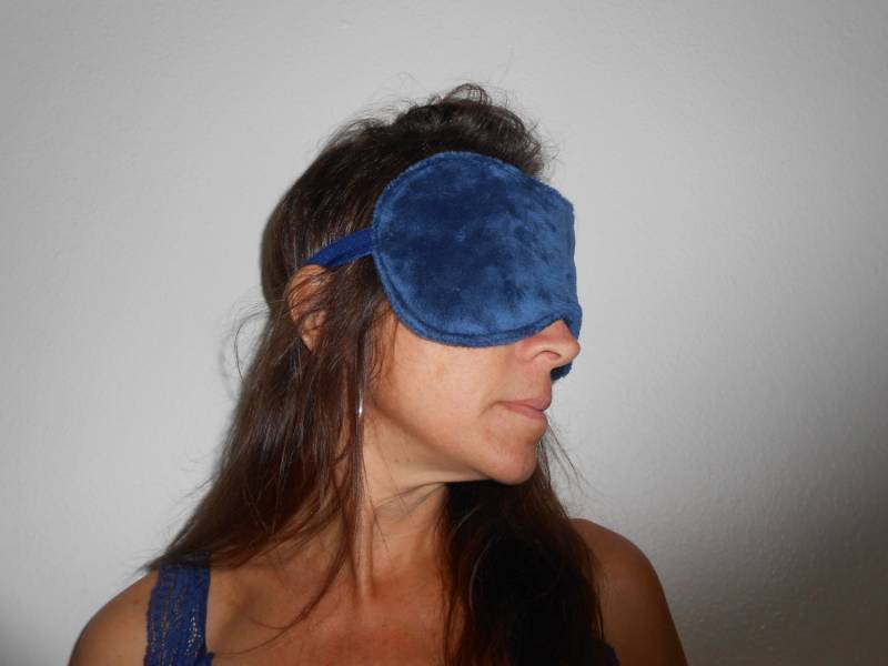 Blaue Minky Schlafmaske von stilettoseamstress