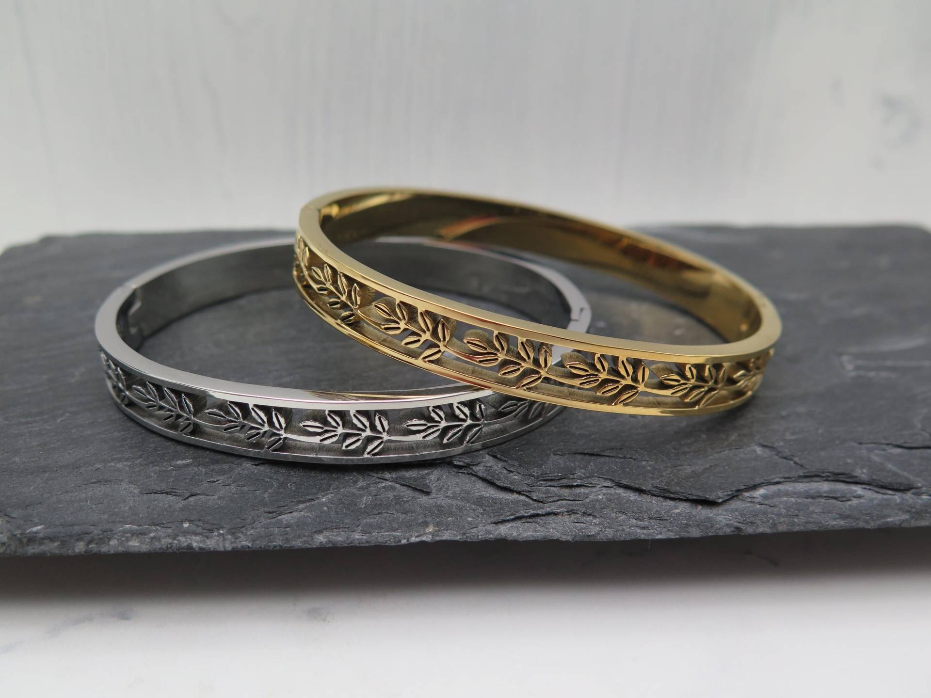Armreif - Blätter Gestanzt Silber Oder Gold Edelstahl Breit Baum Muster Liebe Freundschaft Geschenk Schmuck Natur Garten Armband Farbwahl von stilkomplex