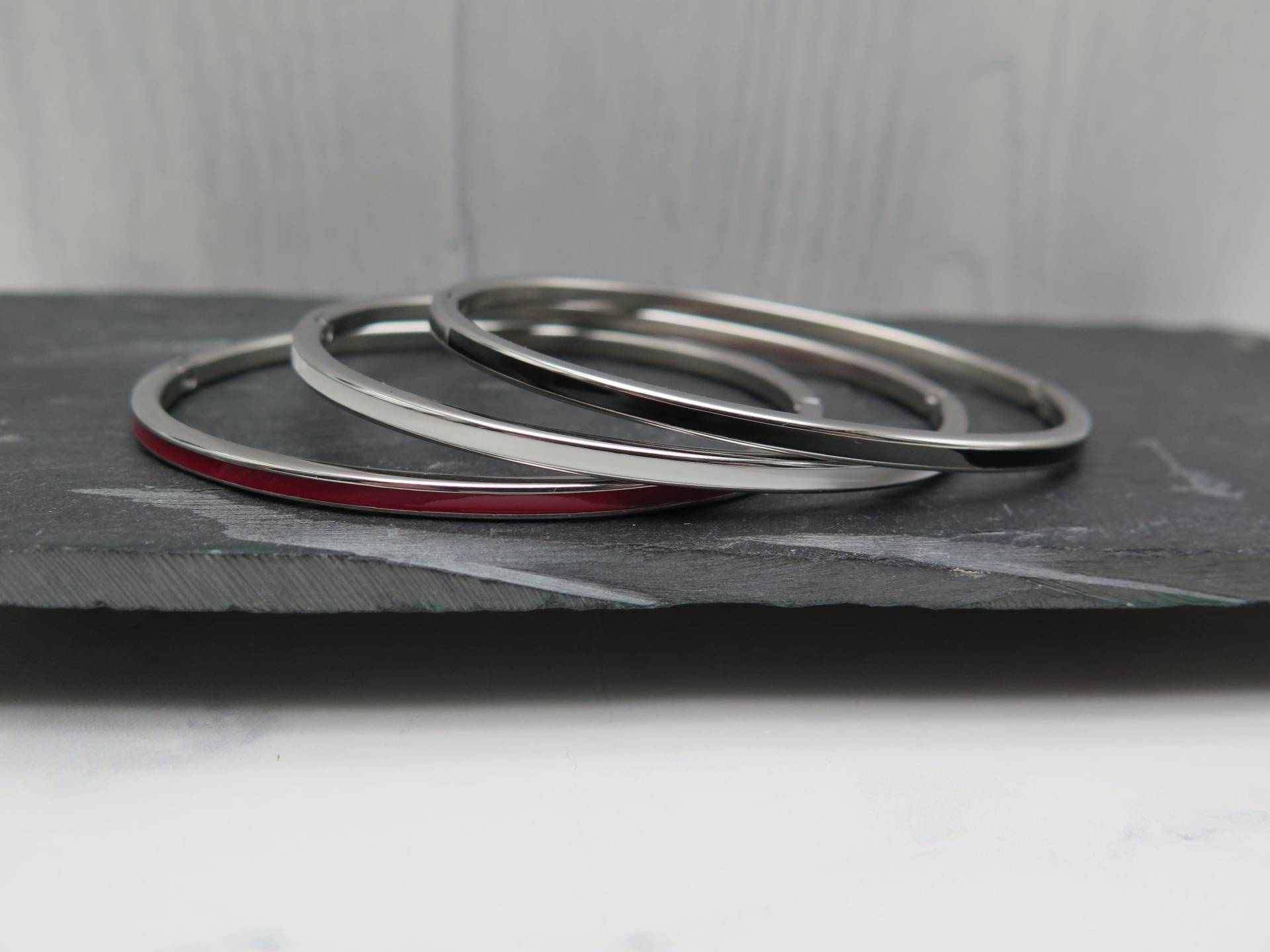 Armreif Farbwahl - Schlicht Emaille Weiss Schwarz Oder Rot Edelstahl Schmal Versilbert Geometrisch Liebe Geschenk Boho Hochzeit Freundin von stilkomplex