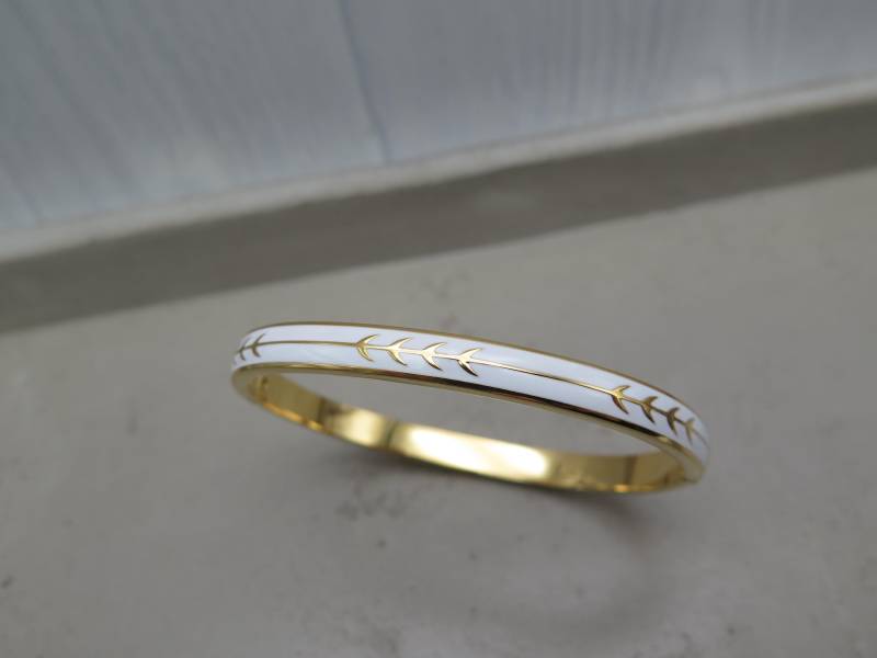 Armreif - Pfeil Muster Weiss Emaille Edelstahl Vergoldet Geometrisch Freundschaftsarmband Geschenk Schmuck Klassisch Freundinnen Symbol von stilkomplex
