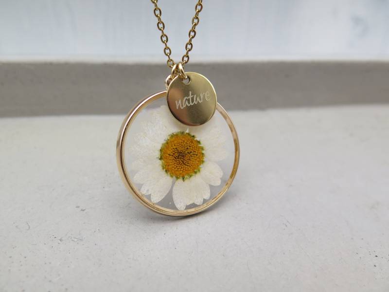 Gravur - Echte Feine Blütenkette Flach Margeriten Kreis Vergoldeter Rahmen 12mm Plättchen Gold Edelstahl Kette Blumen Geschenk Schmuck von stilkomplex