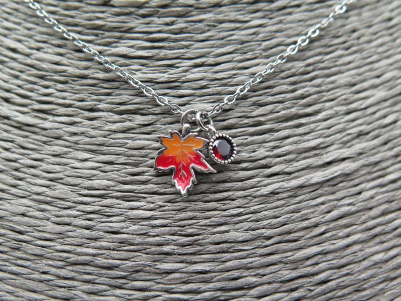 Kette - Ahorn Blatt Rot Orange Emaille Kristall Herbst Versilbert Halskette Glitzer Herbstliebe Geschenk Natur Wald Baum Schmuck Süß von stilkomplex