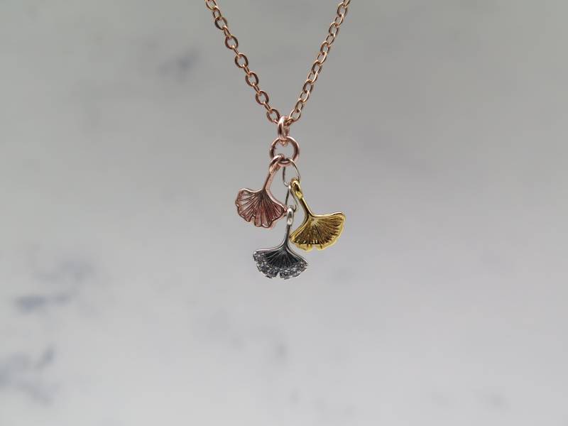 Kette - Ginkgo Blatt Tricolor Silber Gold Rosé Rosévergoldet Halskette Edelstahl Schmuck Liebe Geschenk Baum Glücksbaum Drei Blätter Edel von stilkomplex