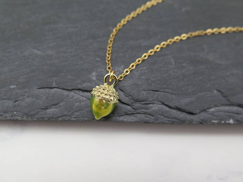 Kette Herbst - Kleine Eichel Grün Emaille Halskette Vergoldet Baum Wald Schmuck Geschenk Winter Naturschmuck Halsschmuck Liebe Gold Edel von stilkomplex
