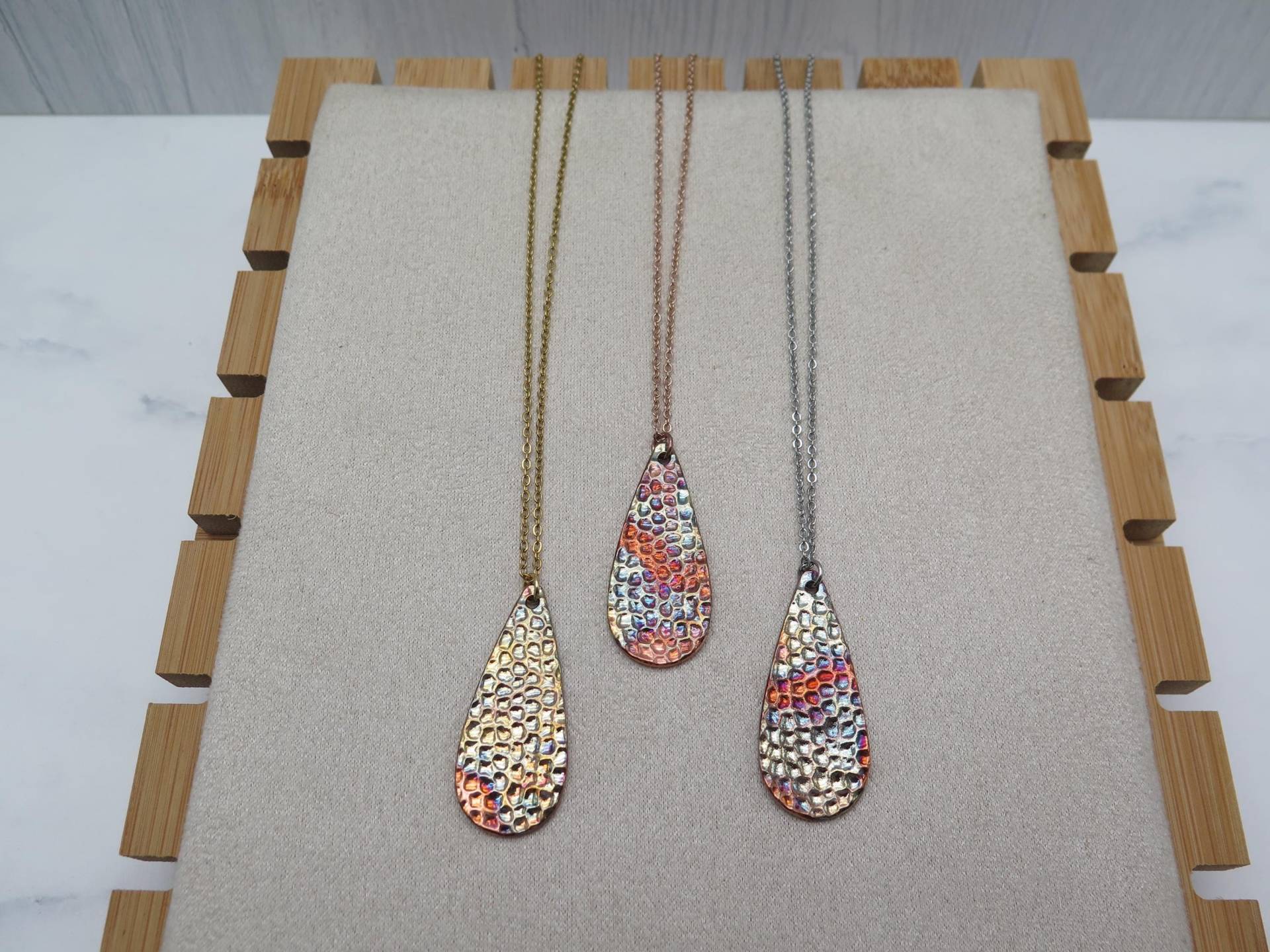 Kette - Tropfen Bunt Gehämmert Farbverlauf Kupfer Edelstahl Halskette Schmuck Versilbert Vergoldet Rosévergoldet Farbwahl Handarbeit Edel von stilkomplex