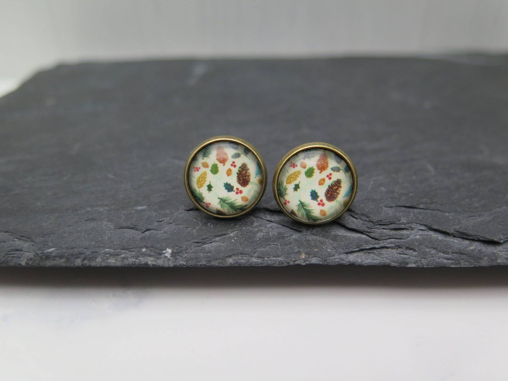 Ohrstecker Weihnachten - Beeren Tannenzapfen Tannenzweige Creme Rot Grün Bronzefarben Ohrringe Vintage Advent Wald Winter Schmuck Baum von stilkomplex