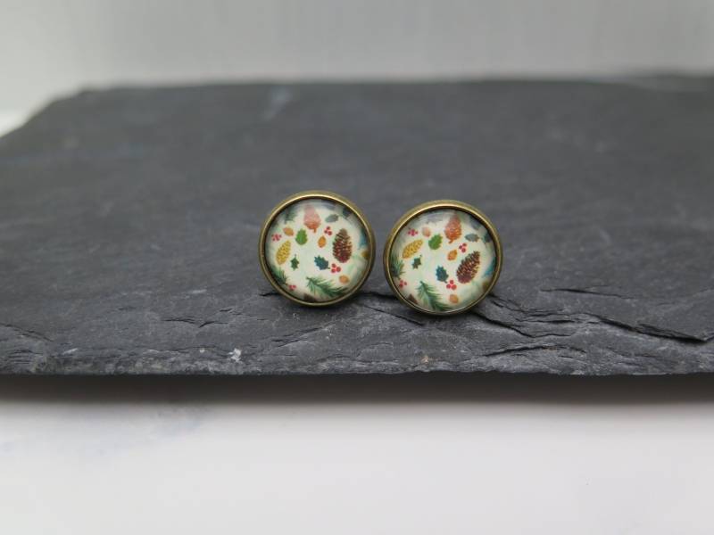 Ohrstecker Weihnachten - Beeren Tannenzapfen Tannenzweige Creme Rot Grün Bronzefarben Ohrringe Vintage Advent Wald Winter Schmuck Baum von stilkomplex