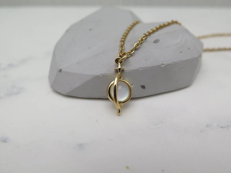 Planeten Kette - Saturn Mit Leuchtendem Opal Vergoldet Sonnensystem Universum Schmuck Liebe Geschenk Mond Hochzeit Halskette von stilkomplex