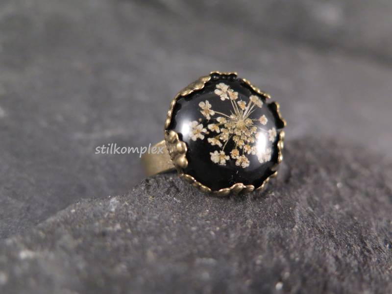 Ring - Echte Blüten Schwarz Bronzefarben Verstellbar Dillblüten Romantisch Blütenring Schmuck Geschenk Freundin Naturschmuck Boho Blume von stilkomplex