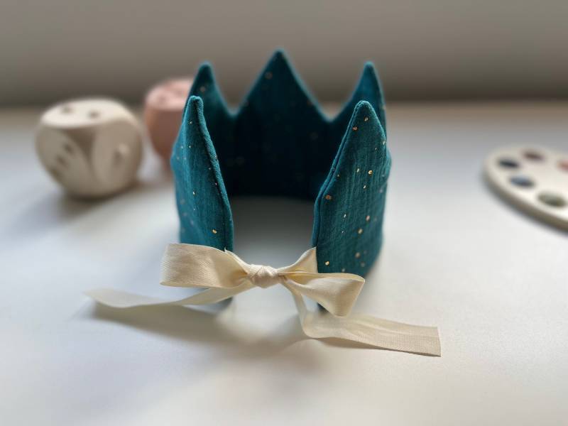 Geburtstagskrone Petrol Goldtupfen Musselinkrone Geburtstag Musselin Stoffkrone Krone Kindergeburtstag Kind Prinzessin Prinz Geschenk von stilwerk3