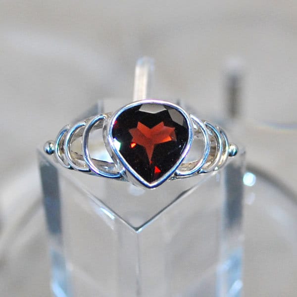 Silberring Mit Granat Silberring Mit Granat von stoneandsilverfr
