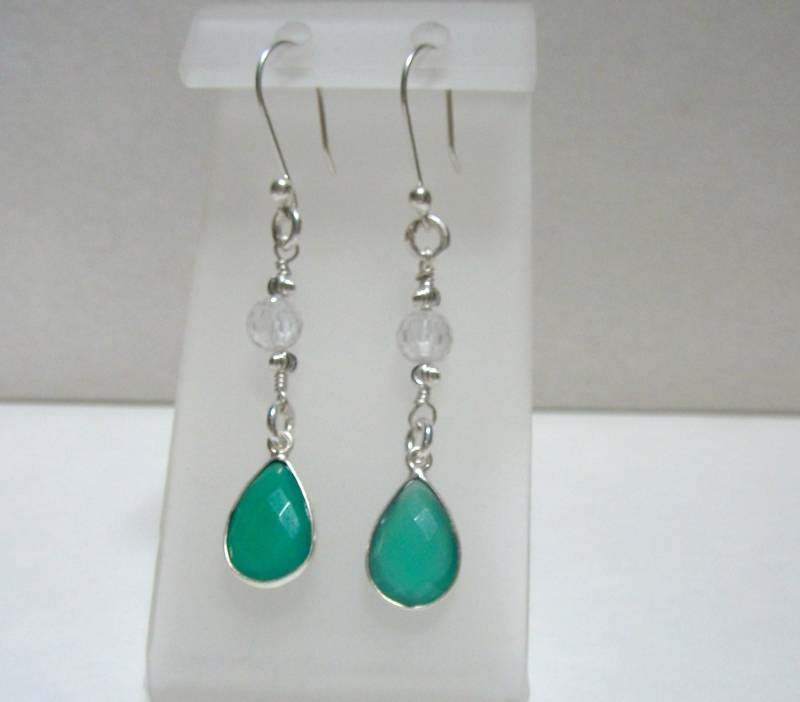 Grüne Onyx Facettierte Tropfen Sterling Silber Ohrringe von stonesnshells