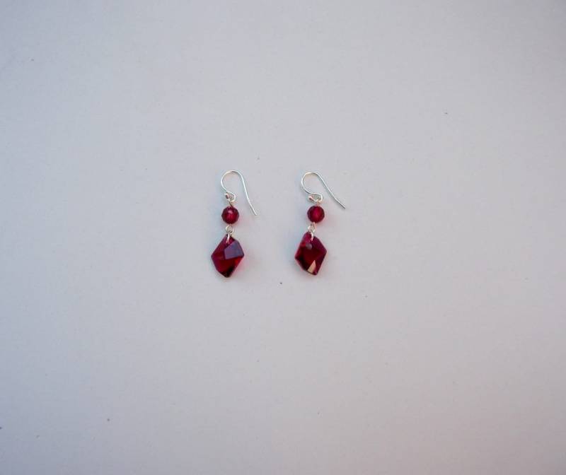 Rubin Swarovski Kristall Ohrringe Auf Silber Füllen Drähte von stonesnshells