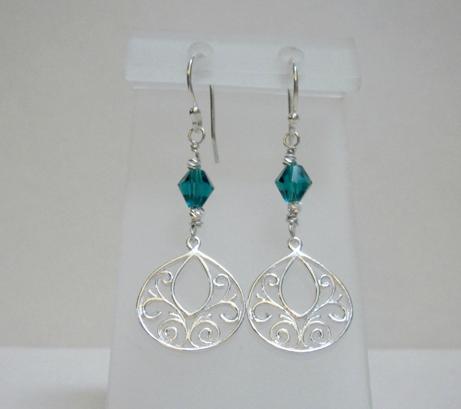 sterling Filigrane Und Swarovski Kristall Ohrringe von stonesnshells