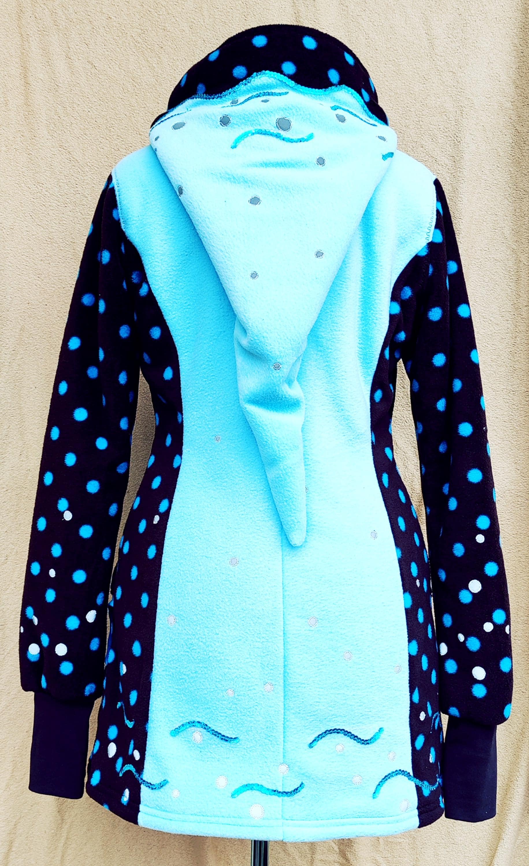 Designbyschiraff - Damen Fleecemantel Punkte Plüsch Jacke Reflektoren Daumenloch Pailetten Zipfelmantel Zipfelkapuze Glitzer Zipfeljacke von strickhuhndesign