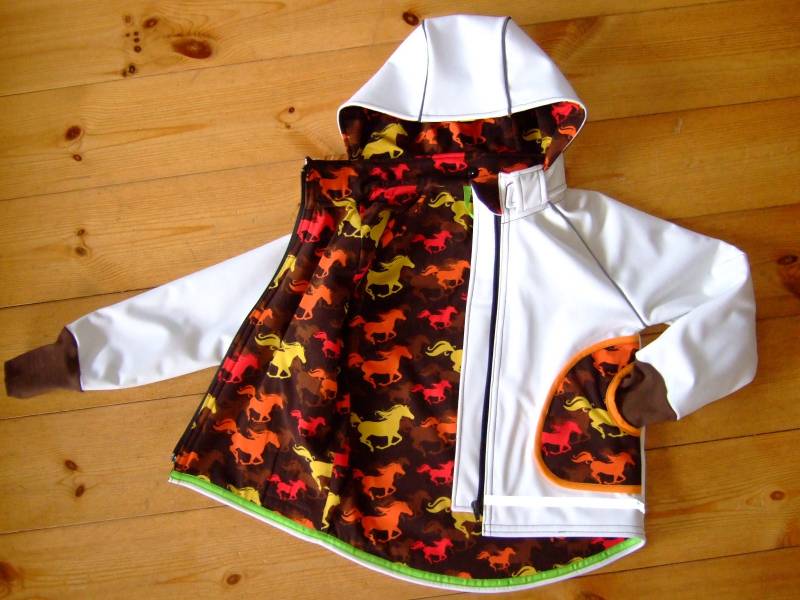 Softshell-Jacke "Pferde" Gr. 110/116 Einzelstück von strickhuhndesign