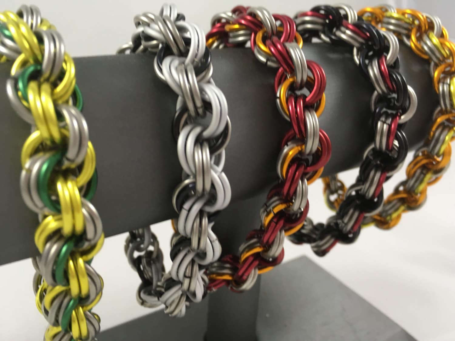Doppelte Spirale Chainmaille Armband Doppelte Spirale Chainmaille Armband von strictlygeneric