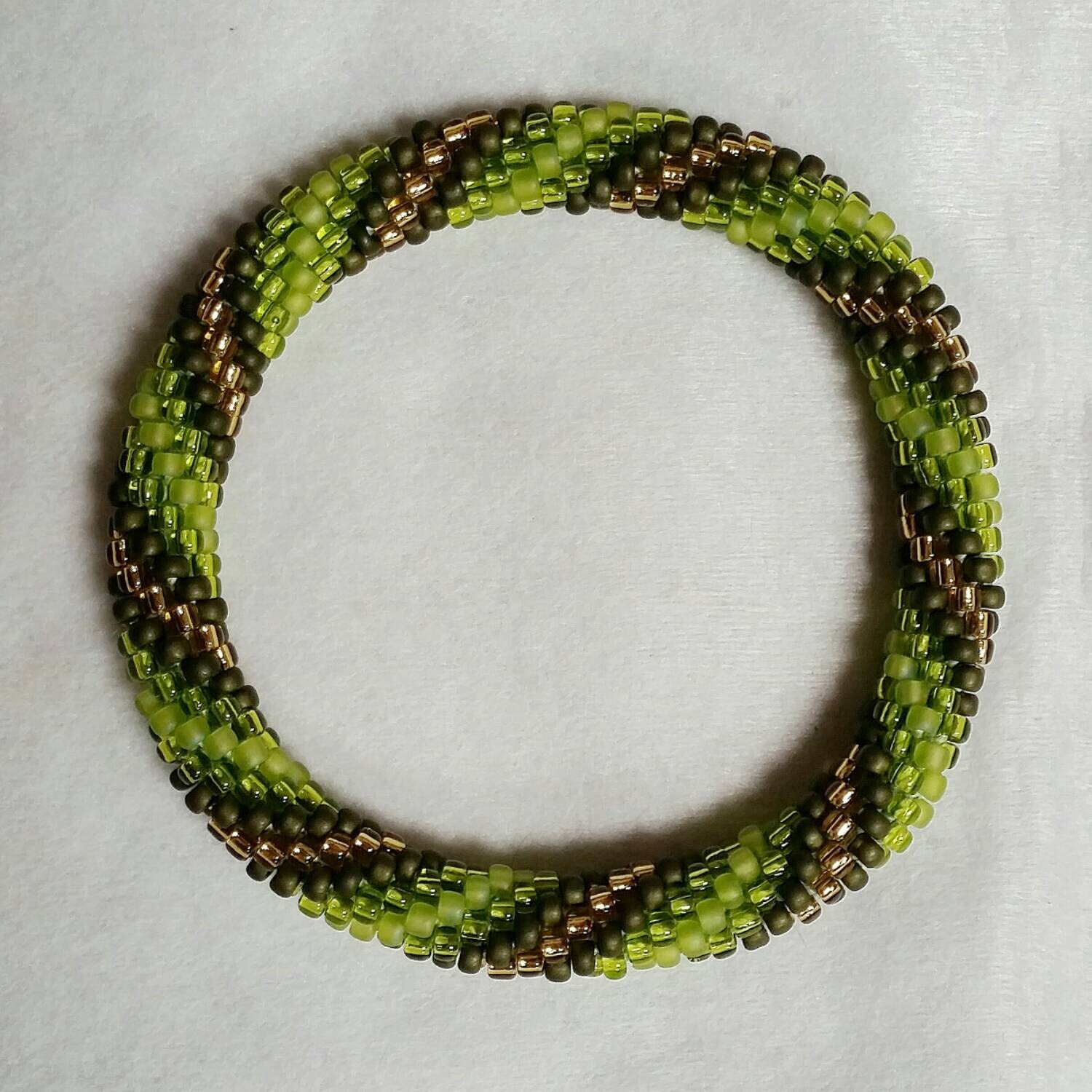 Alten Grünen Samen Perle Häkeln Armreif - Sofort Lieferbar Alten Grünen Samen Perle Häkeln Armreif - Sofort Lieferbar von stringsbydesign