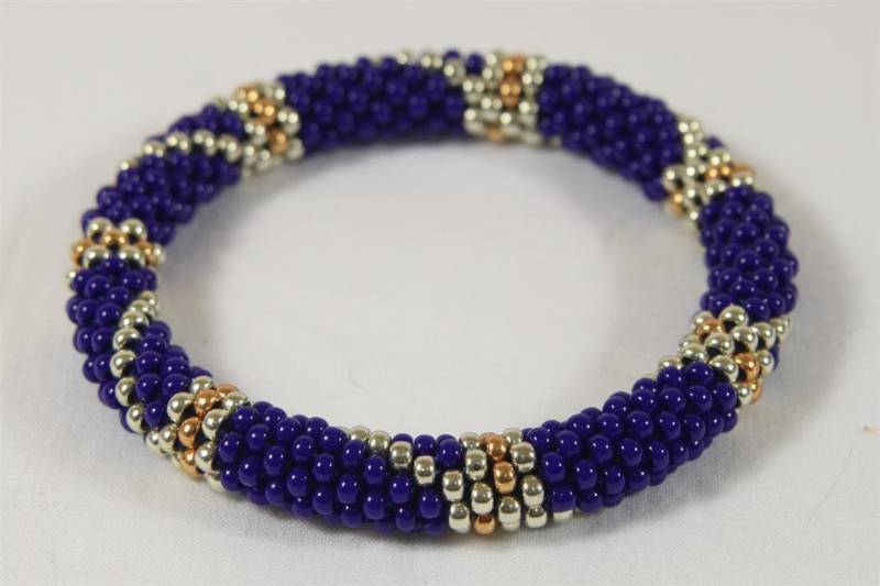 Blau Und Metallic Rocailles Perlen Häkeln Armreif - Bereit Zu Versenden von stringsbydesign