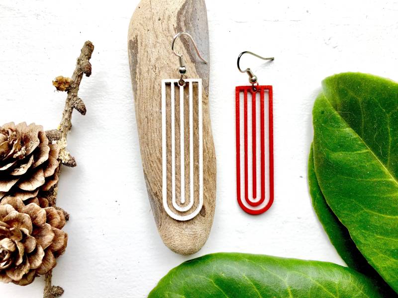 Mini Metropolitain Art Deco Ohrringe Aus Holz Im Schicken 1920-Er Jahre Stil von stripsandstripesshop