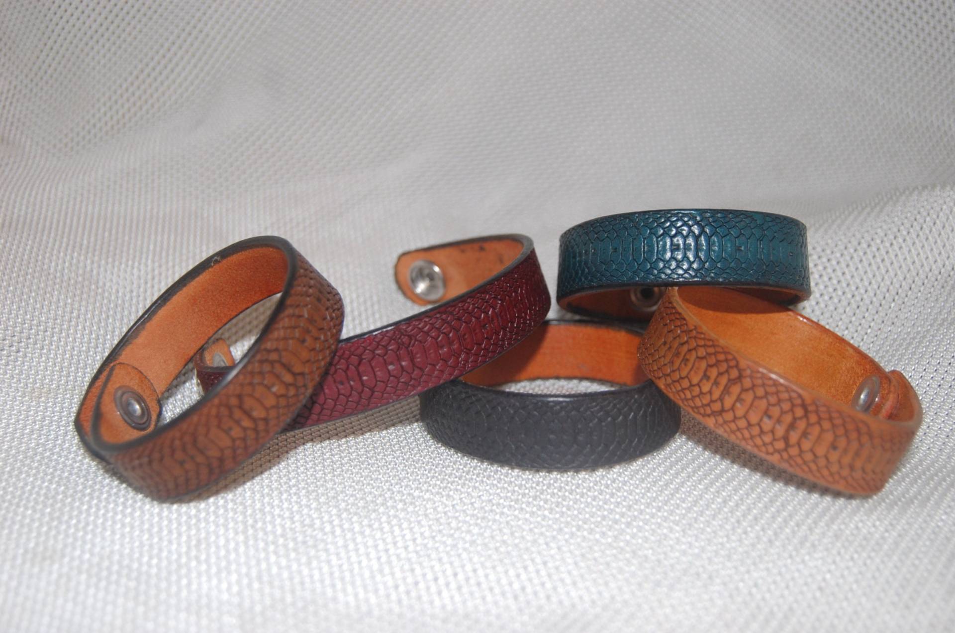 Lederarmband, Freundschaftsarmband, Schlangenhaut Muster von strowbridgeleather