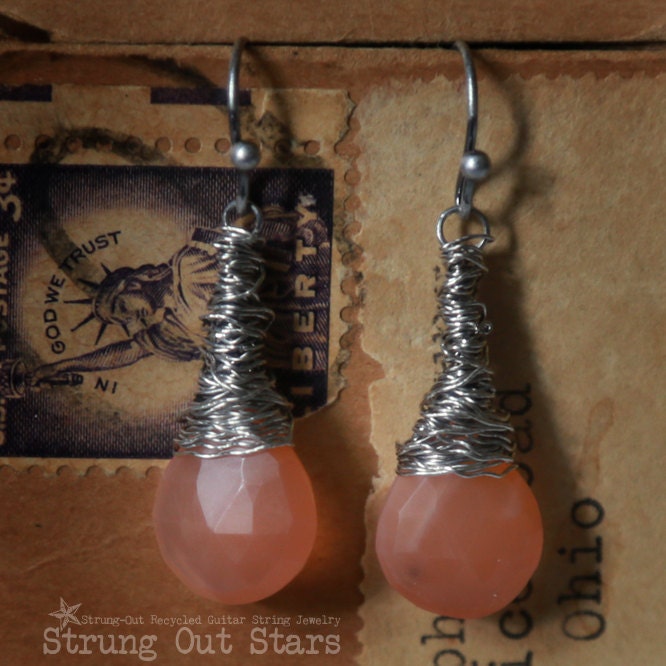 Mondstein Strung-Out Gitarre String Ohrringe Mondstein Strung-Out Gitarre String Ohrringe von strungoutstars