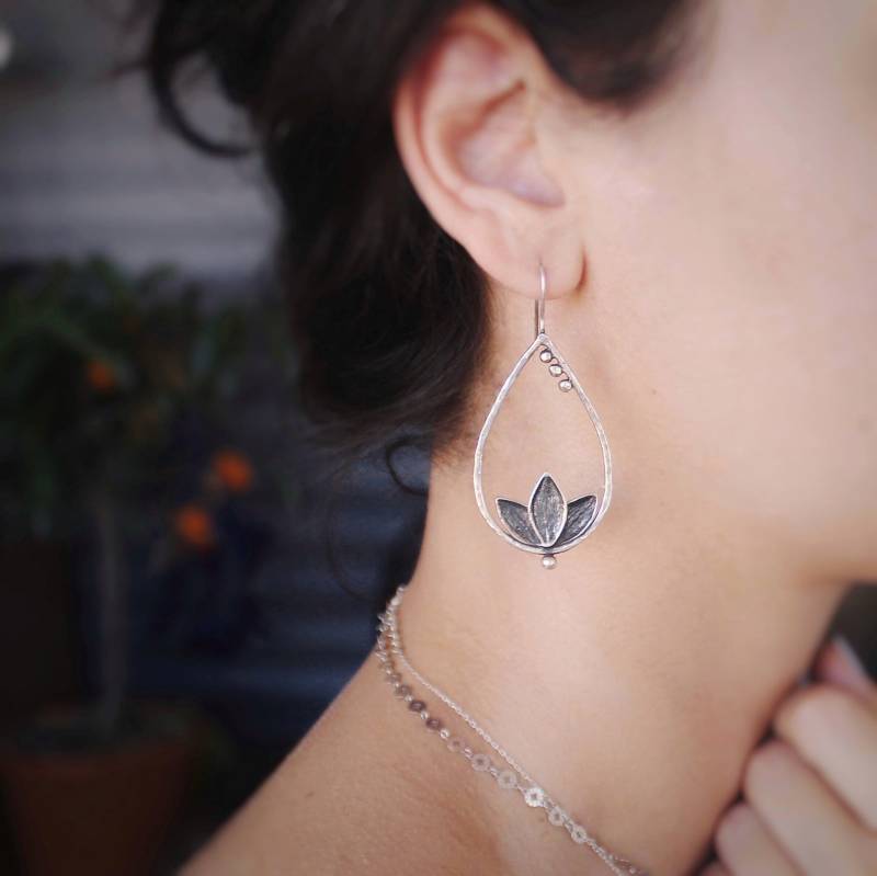 Oxidierte Sterlingsilber Lotus Ohrringe Handwerker Boho Schmuck Oxidierte Sterlingsilber Lotus Ohrringe Handwerker Boho Schmuck von studio3point