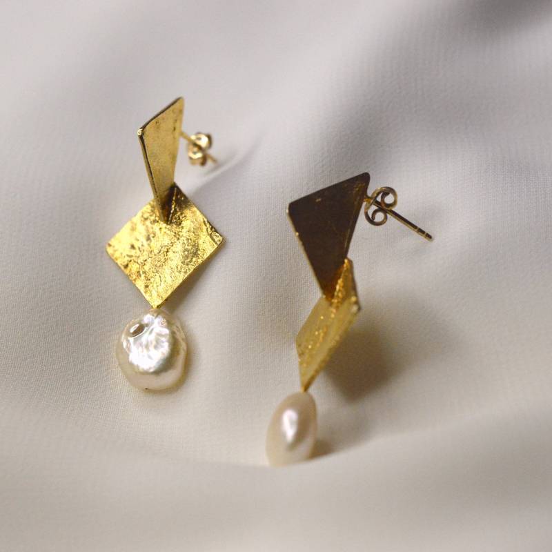 Strukturiertes Vergoldetes Silber Mit Perlenohrringen, Barockperlenohrring, Süßwasserperlenohrring, Sterlingsilberperlenschmuck von studio3point