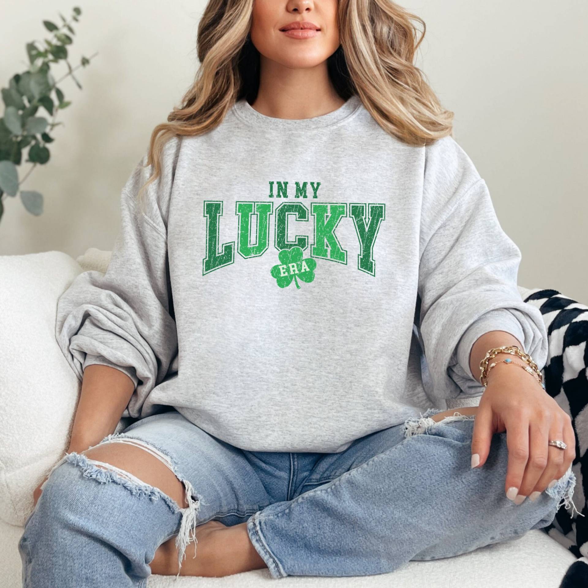 Retro in My Lucky Era Sweatshirt - Perfect Shirt For Saint Patrick's Day Retro in My Lucky Era Sweatshirt - Perfect Shirt For Saint Patrick's Day von studio7eleven