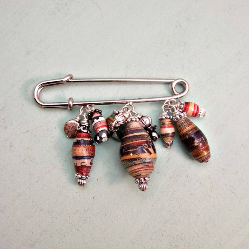 Große Silber Perlen Schal Pin Mit Farbigen Papier Perlen Bayley Was 18.00 von studioRenee