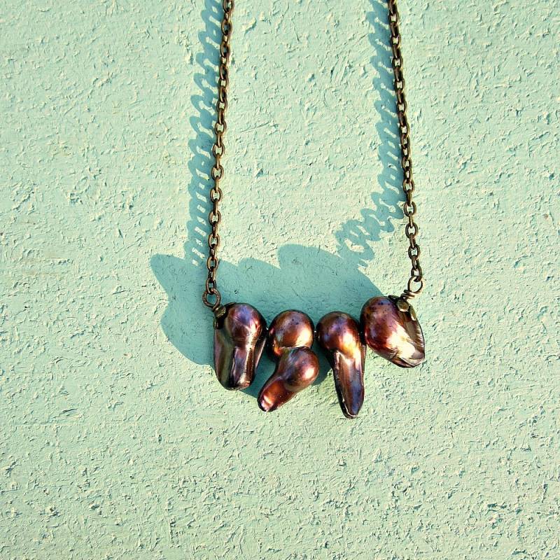 Halskette, Lila Perlentropfen An Verstellbarer Rustikaler Messingkette Drachentränen von studioRenee