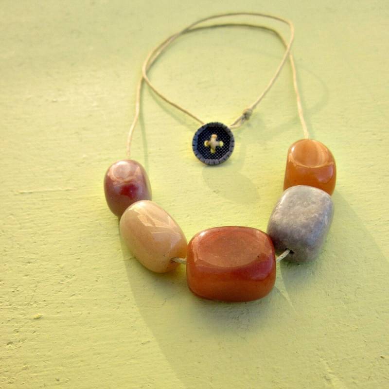 Perlenstein An Hellbrauner Baumwollschnur-Halskette Mit Knopfverschluss Rachel Perlenstein An Hellbrauner Baumwollschnur-Halskette Mit Knopfverschluss Rachel von studioRenee