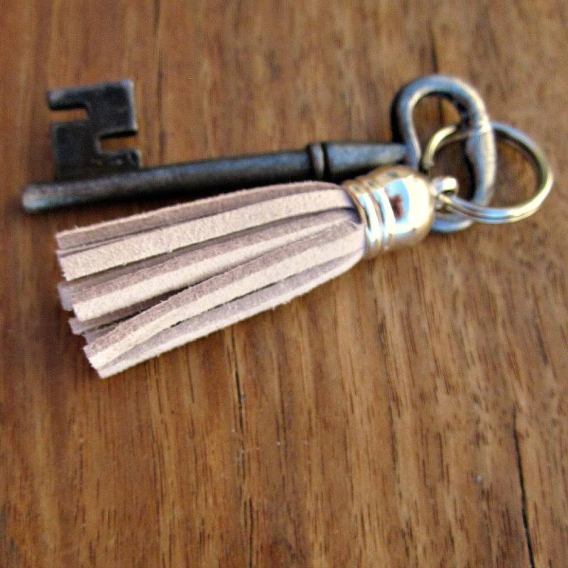 Silber Schlüsselanhänger Wildleder Quaste Geldbörse Charm - Couture Accessoire von studioRenee