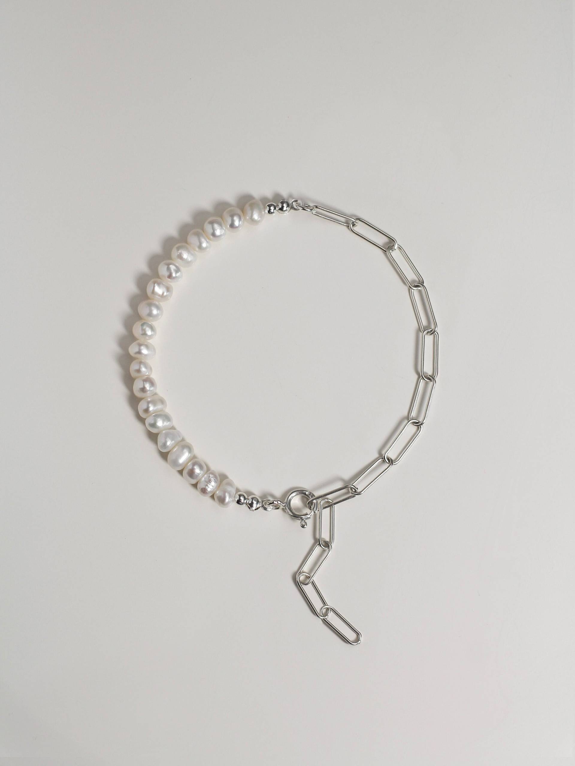 Halb-Halb Armband Aus 925 Sterling Silber Und Zuchtperlen Geteiltes Süßwasserperlen Mit Paperclip-Kette Verstellbare Länge Halb-Halb Armband Aus 925 Sterling Silber Und Zuchtperlen Geteiltes Süßwasserperlen Mit Paperclip-Kette Verstellbare Länge von studioTILDAstore
