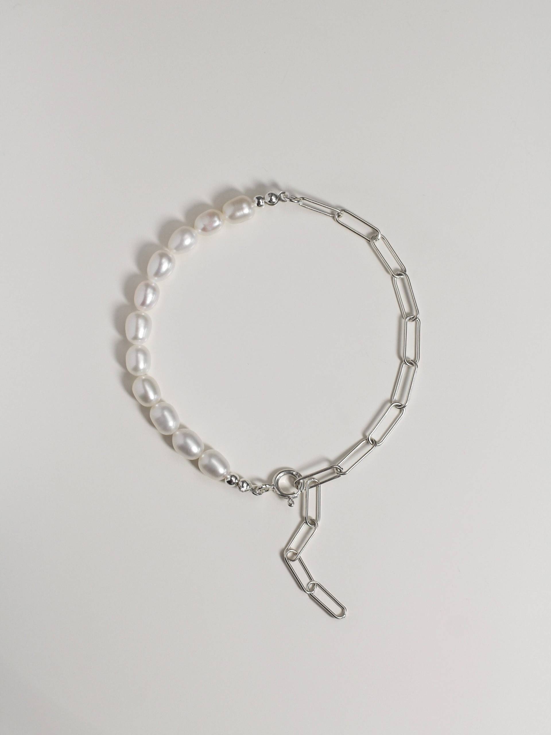 Halb-Halb Armband Aus 925 Sterling Silber Und Zuchtperlen Geteiltes Süßwasserperlen Mit Paperclip-Kette Verstellbare Länge Halb-Halb Armband Aus 925 Sterling Silber Und Zuchtperlen Geteiltes Süßwasserperlen Mit Paperclip-Kette Verstellbare Länge von studioTILDAstore