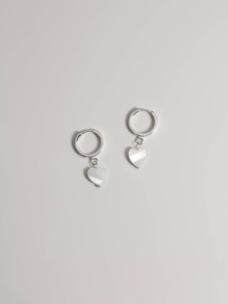 Huggie Creolen Mit Herzförmigen Perlen-Anhängern Kleine 925 Sterling Silber Kreolen Klappverschluss Perlmuttperlen Charm Ohrringe von studioTILDAstore