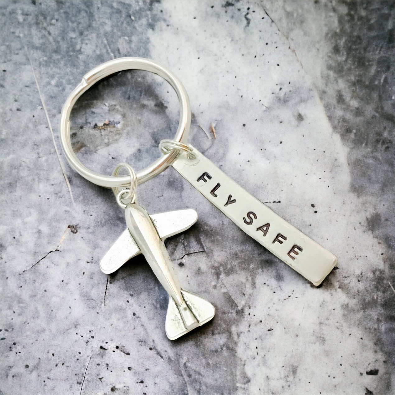 Fly Safe Pilot Schlüsselanhänger, Geschenk Für Reisende, Flugbegleiter, Piloten, Abenteurer Geschenk, Schlüsselanhänger Zum Fliegen Fly Safe Pilot Schlüsselanhänger, Geschenk Für Reisende, Flugbegleiter, Piloten, Abenteurer Geschenk, Schlüsselanhänger Zum Fliegen von studiobytheshore