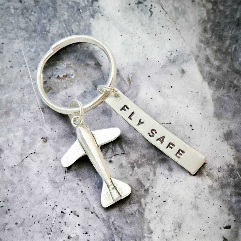 Fly Safe Pilot Schlüsselanhänger, Geschenk Für Reisende, Flugbegleiter, Piloten, Abenteurer Geschenk, Schlüsselanhänger Zum Fliegen Fly Safe Pilot Schlüsselanhänger, Geschenk Für Reisende, Flugbegleiter, Piloten, Abenteurer Geschenk, Schlüsselanhänger Zum Fliegen von studiobytheshore