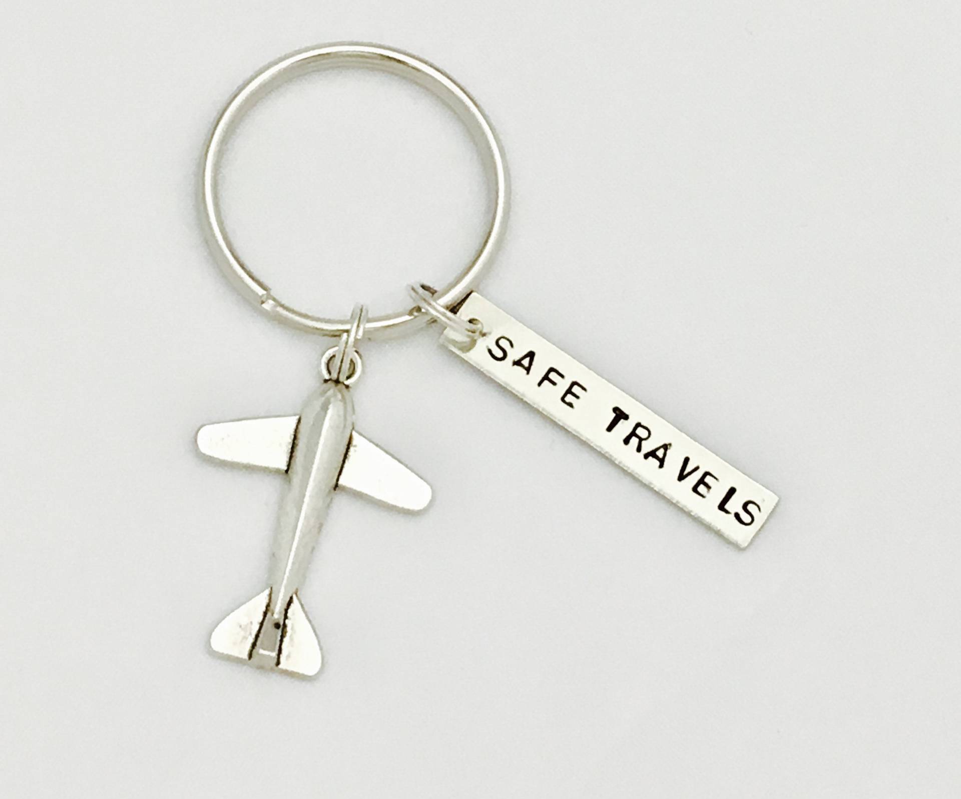 Sicher Reisen-Schlüsselanhänger, Geschenk Für Reisende, Flugbegleiter, Piloten, Abenteurer Geschenk, Schlüsselanhänger Fliegen Sicher Reisen-Schlüsselanhänger, Geschenk Für Reisende, Flugbegleiter, Piloten, Abenteurer Geschenk, Schlüsselanhänger Fliegen von studiobytheshore