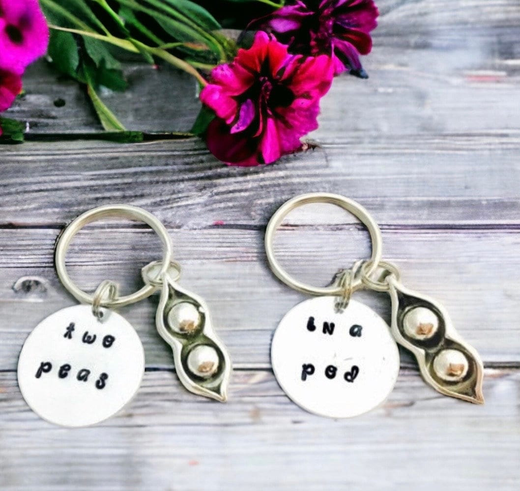 Zwei Erbsen in Einer Hülse Schlüsselanhänger, Beste Freunde Geschenk, Schwestern Mutter Tochter Schlüsselanhänger Zwei Erbsen in Einer Hülse Schlüsselanhänger, Beste Freunde Geschenk, Schwestern Mutter Tochter Schlüsselanhänger von studiobytheshore