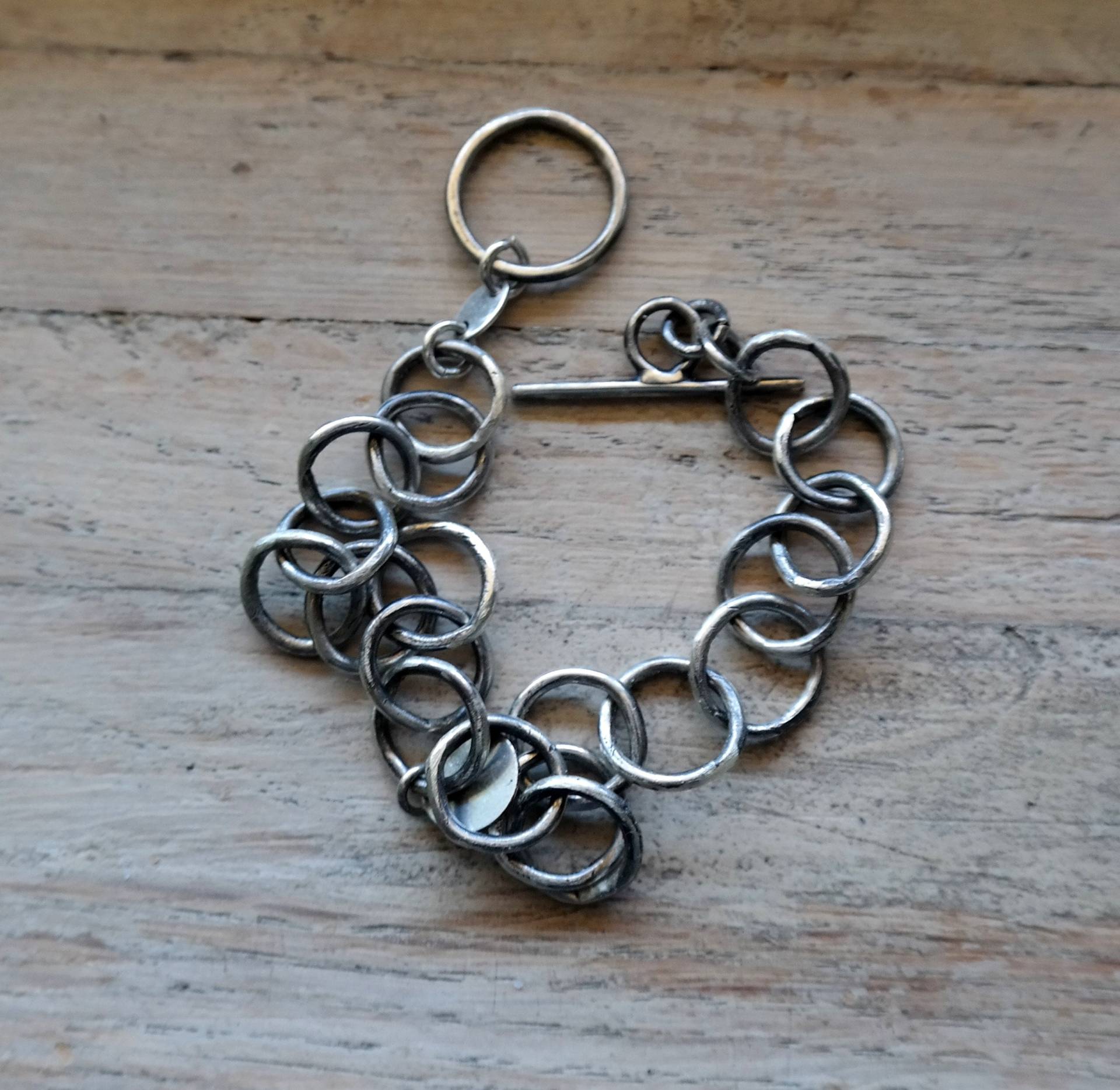 Handgemachte Armband, Silber Armband, Gehämmert Kreise, Sterling Schmuck, Mit Karabiner Verschluss Handgemachte Armband, Silber Armband, Gehämmert Kreise, Sterling Schmuck, Mit Karabiner Verschluss von studiokolor