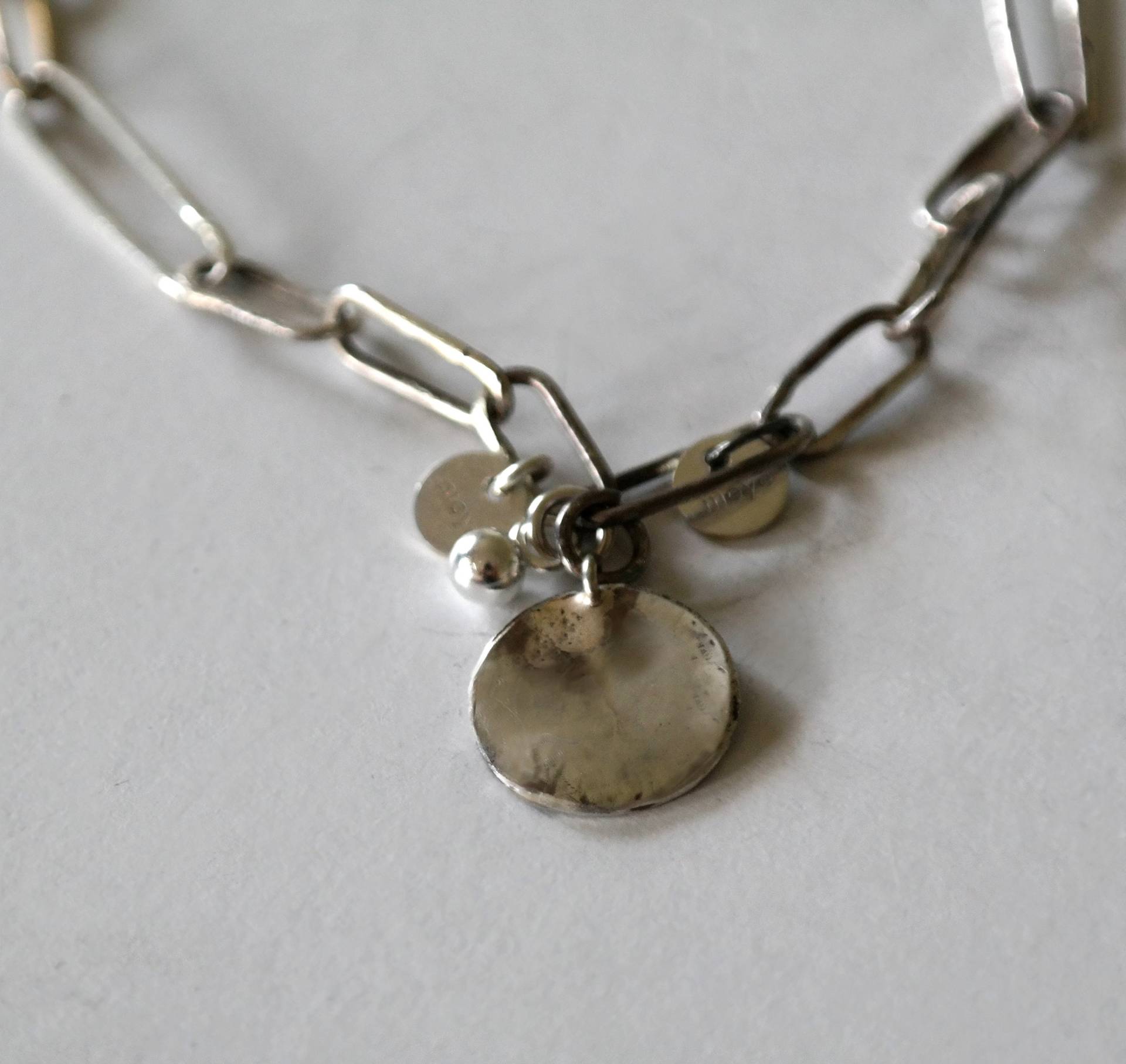 Handgemachte Sterling Silber Halskette Kreis Charm, Rustikale Organic Link Handgemachte Sterling Silber Halskette Kreis Charm, Rustikale Organic Link von studiokolor