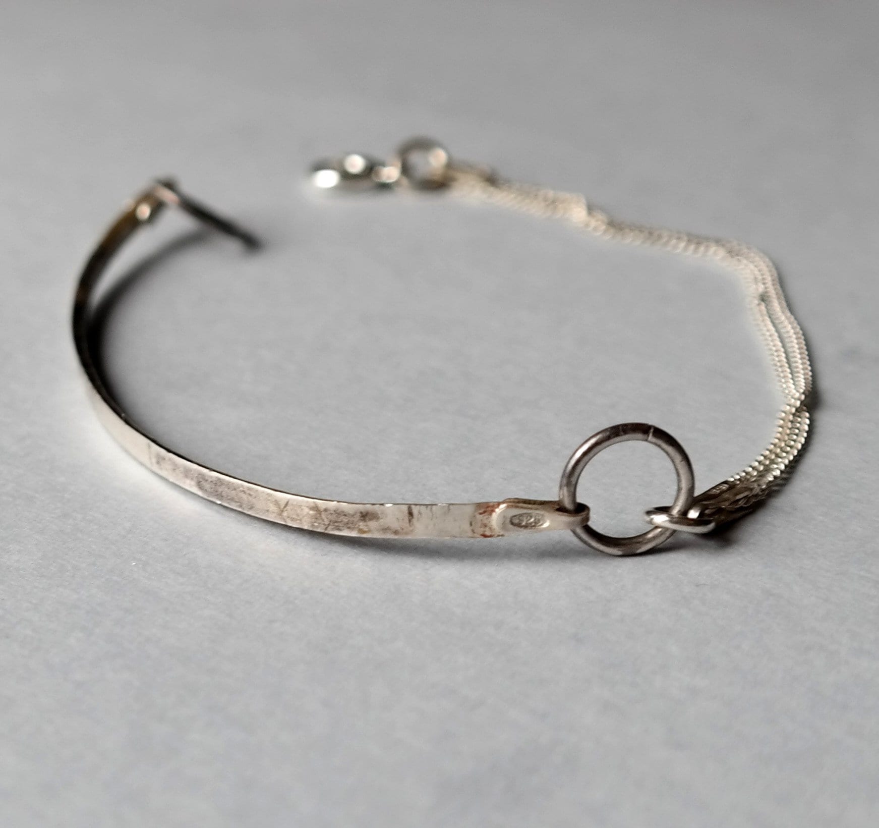 Handgemachtes Armband Aus Sterlingsilber, 925Er Silber, Gehämmertes Handgemachtes Armband Aus Sterlingsilber, 925Er Silber, Gehämmertes von studiokolor