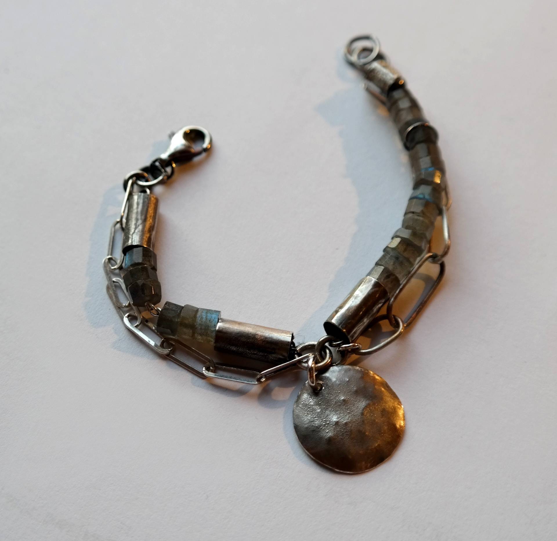 Labradorit Armband, Silber Rohschmuck, Sterling Silber, Oxidiertes Labradorit Armband, Silber Rohschmuck, Sterling Silber, Oxidiertes von studiokolor