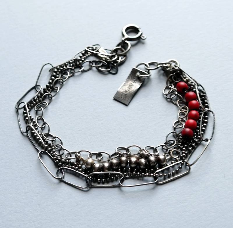 Rote Perlen Armband, Sterling Silber Kugelkette, Mehrstrang Boho Style Schmuck Rote Perlen Armband, Sterling Silber Kugelkette, Mehrstrang Boho Style Schmuck von studiokolor