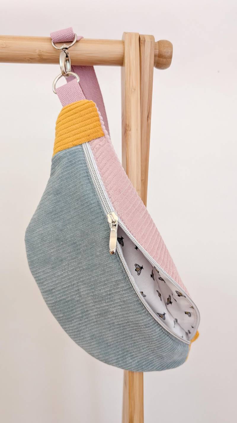 Pastell Cord Bauchtasche Hipbag Bodybag Umhängetasche Bienen von studiolovett